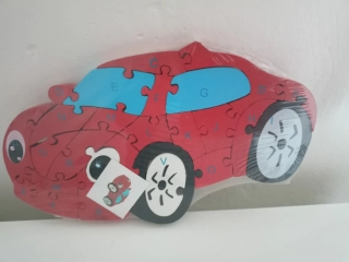 dřevěné puzzle auto